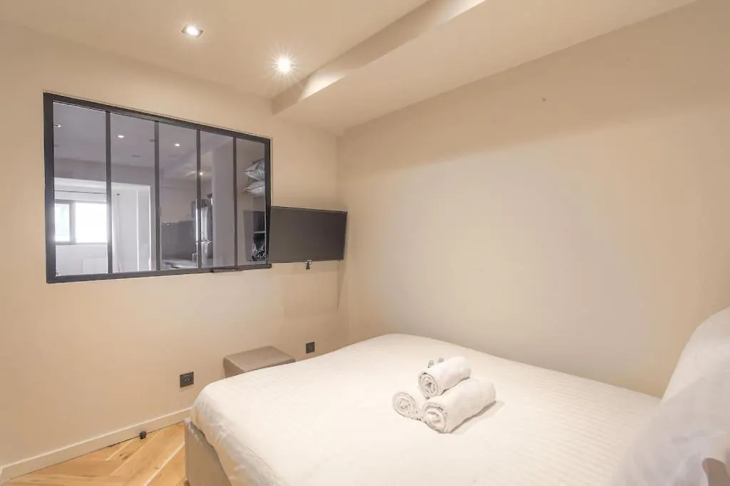 Apartment Appartement Lumineux Pour 4, Villeurbanne Cusset France