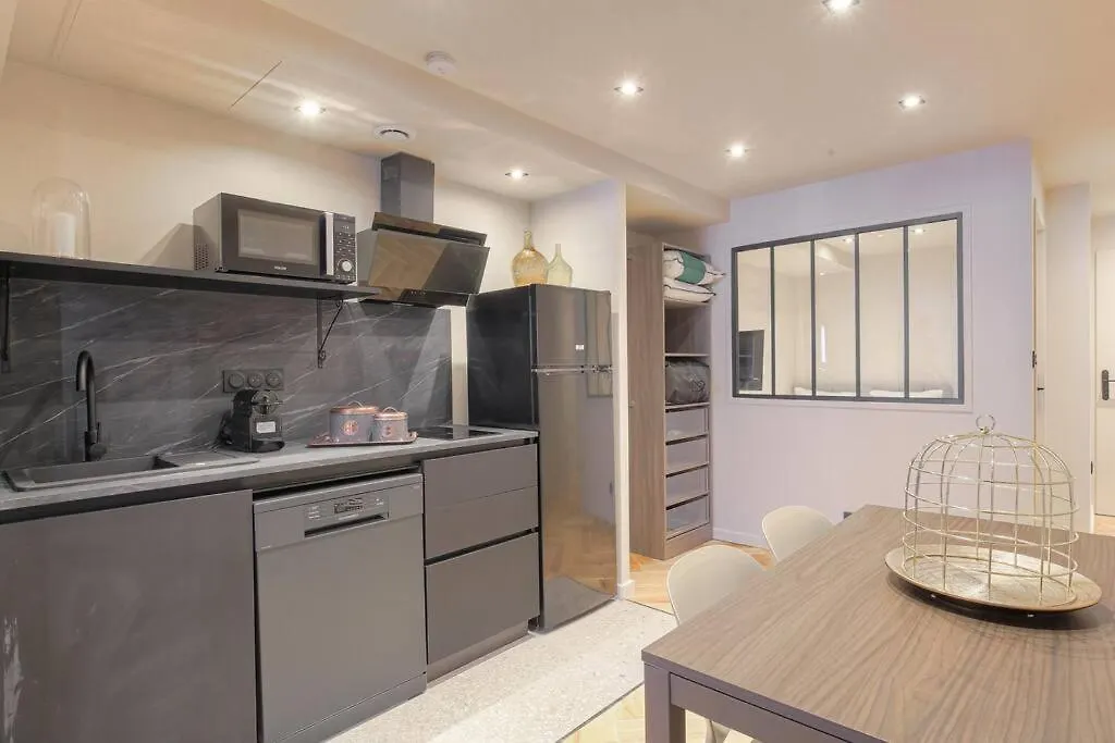 Appartement Lumineux Pour 4, Villeurbanne Cusset 0*,  France
