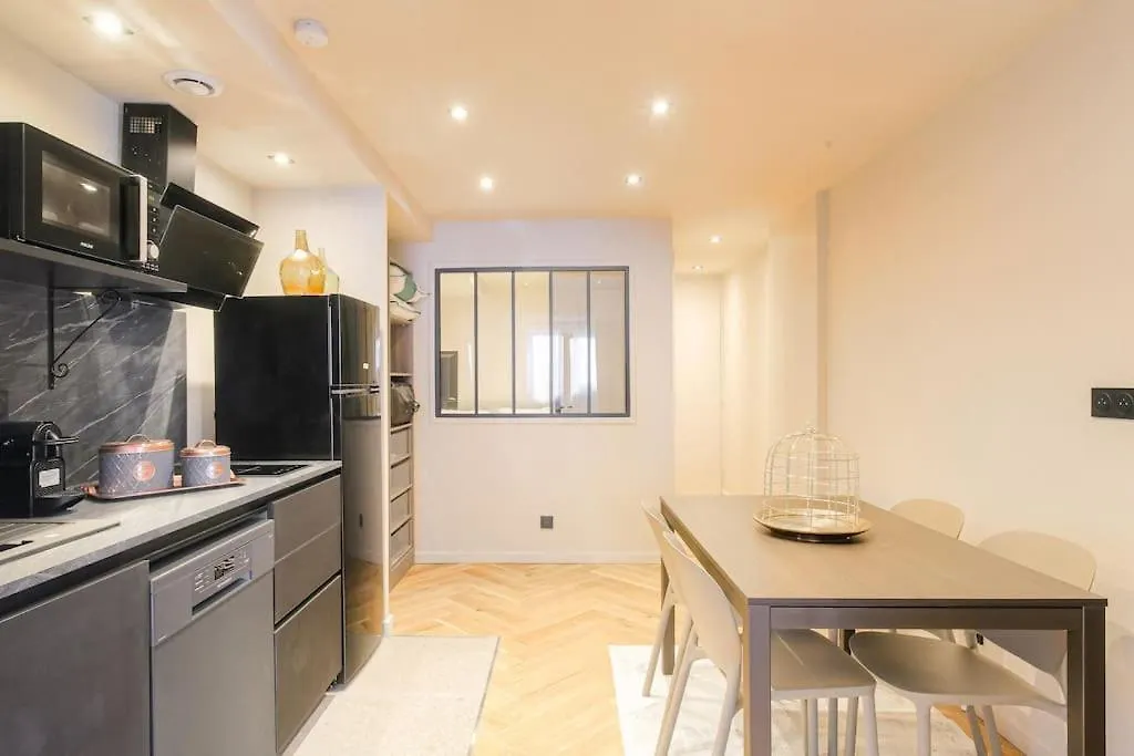 Apartment Appartement Lumineux Pour 4, Villeurbanne Cusset